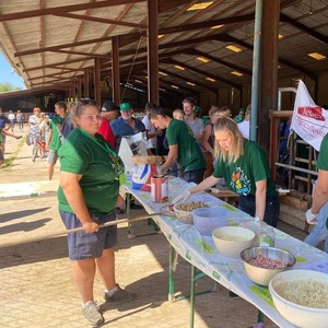 Les délicieuses pizzas réalisées par les JA de Bayon La buvette et autres pizzas-flams ont été menées d'une main de maitre par les Jeunes Agriculteurs du canton de Bayon