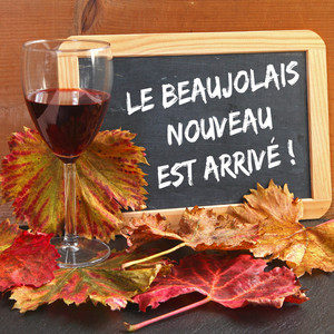 Le slogan accrocheur a participé à la popularité du Beaujolais Nouveau. Le slogan accrocheur a participé à la popularité du Beaujolais Nouveau.