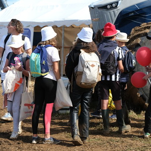 Les scolaires étaient nombreux à arpenter les allées de la plus grande ferme en plein air d'Europe. Les scolaires étaient nombreux à arpenter les allées de la plus grande ferme en plein air d'Europe.