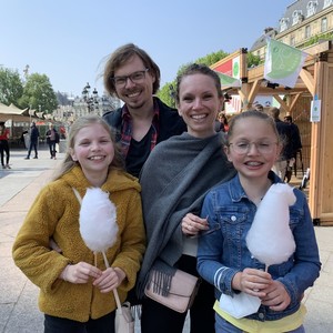 Michel, Edith et Pleun et Suze, leurs deux filles