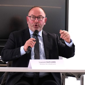 Le sénateur Laurent Duplomb a l'occasion de la présentation du projet de loi. Le sénateur Laurent Duplomb a l'occasion de la présentation du projet de loi.