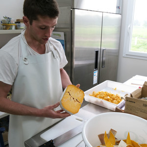 Une mimolette « moins présentable » va être transformée pour faire du welsch. Une mimolette « moins présentable » va être transformée pour faire du welsch.