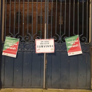 Les jeunes agriculteurs Occitans ont protester, eux aussi, devant la préfecture. Les jeunes agriculteurs Occitans ont protester, eux aussi, devant la préfecture.