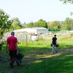 Au fond du parc de l'établissement se trouve un jardin collectif de maraîchage bio, lieu d'expérimentation.