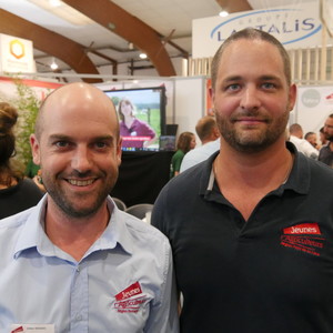 Didier et Julien (de gauche à droite), éleveurs et membres du syndicat JA. Didier et Julien (de gauche à droite), éleveurs et membres du syndicat JA.