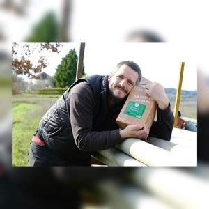 Jean-Baptiste est sur un volume de 40 à 45 000 bouteilles vendues par an. Jean-Baptiste est sur un volume de 40 à 45 000 bouteilles vendues par an.