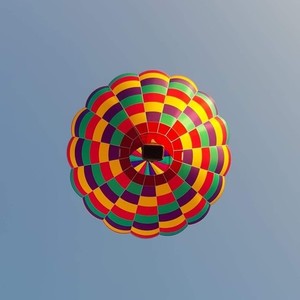 La montgolfière de Quentin dans les airs. La montgolfière de Quentin dans les airs.