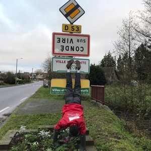 sur l'ensemble du territoire les JA on retourné des panneaux pour afficher leur colère. sur l'ensemble du territoire les JA on retourné des panneaux pour afficher leur colère.