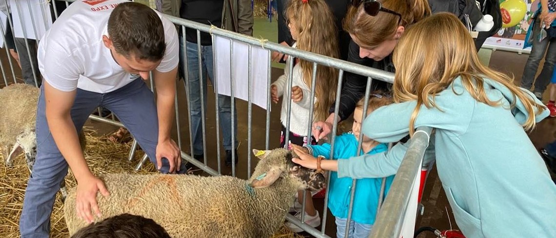 Lors de la Foire Expo, petits et grands ont pu interagir avec les animaux de la ferme.