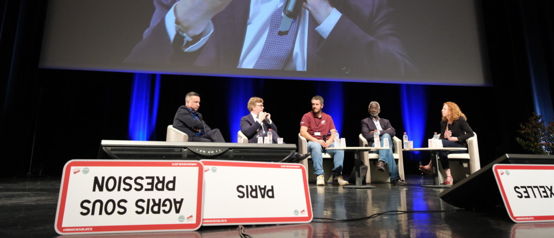 Les intervenants à la table ronde. Les intervenants à la table ronde.