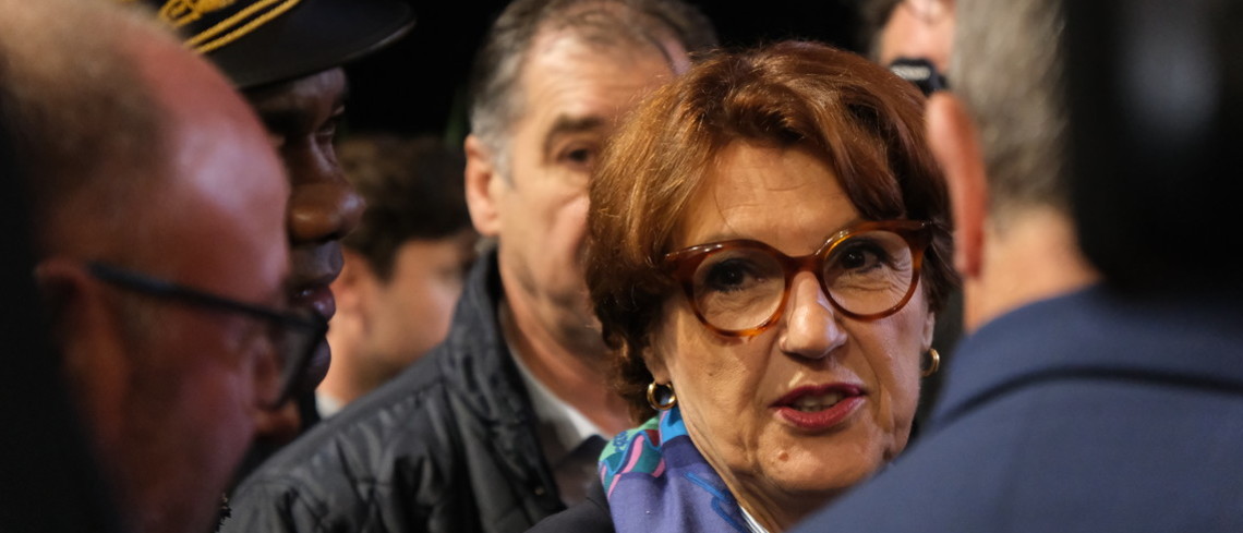 La ministre a annoncé une nouvelle série de mesures. La ministre a annoncé une nouvelle série de mesures.