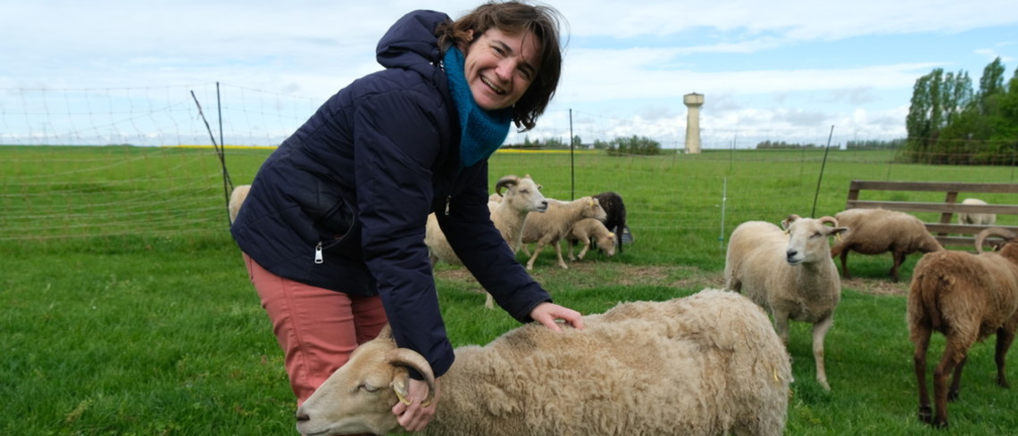 Sandrine Durgeau et ses chèvres.