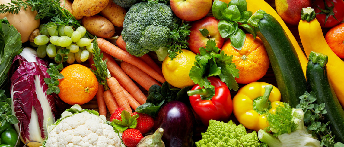 Fruits et légumes frais se trouvent dans le haut du panier du