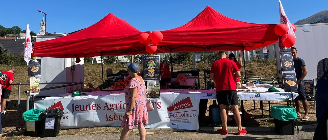 Stand de restauration tenu par les JA38, alimentation 100% local !