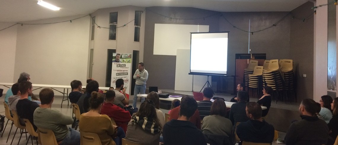 L'assemblée générale du canton d'Auch-Jegun Les adhérents attentifs durant l'intervention thématique de la coopérative Val de Gascogne sur l'agriculture de précision.