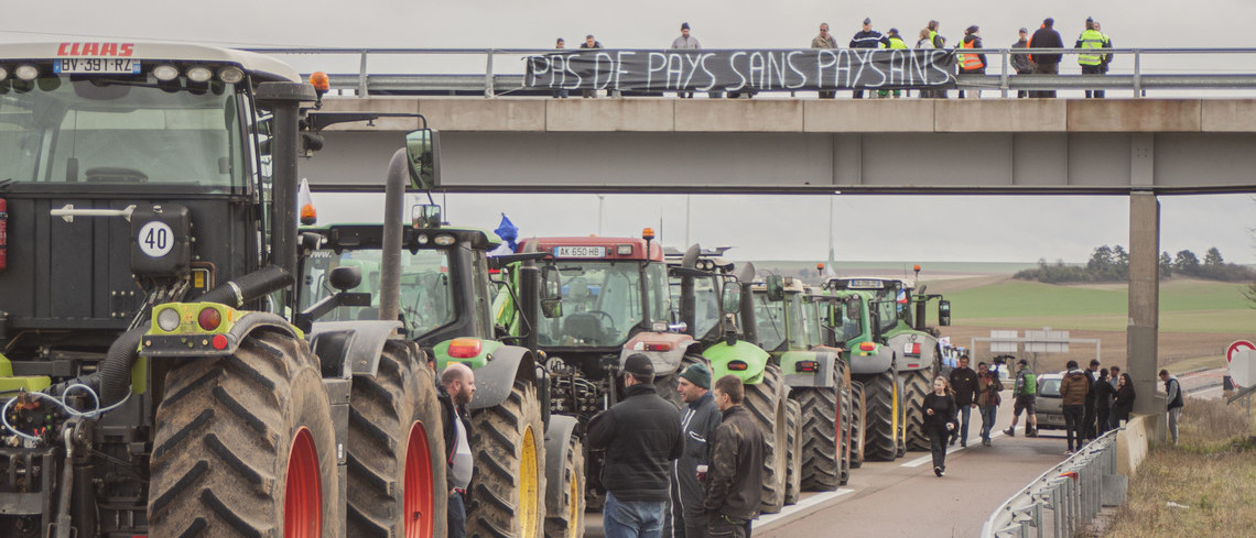Les agriculteurs avaient rendez-vous sur l'A6 au niveau de Nitry (89). Les agriculteurs avaient rendez-vous sur l'A6 au niveau de Nitry (89).