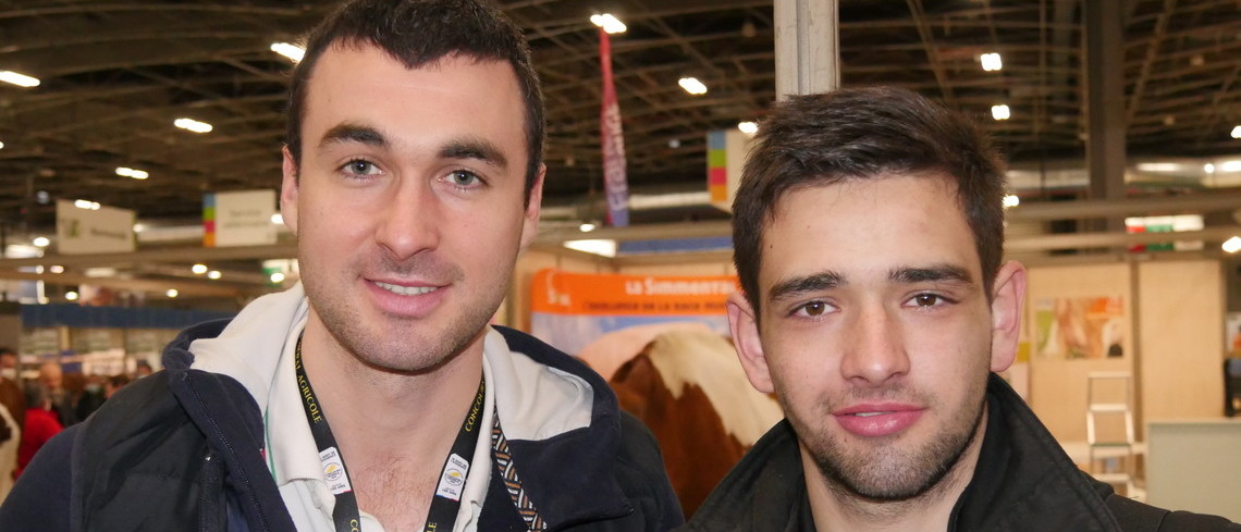 Mathieu (à droite) et Camille (à gauche) prennent la pose en cette première journée du Salon 2022. Mathieu (à droite) et Camille (à gauche) posent fièrement en cette première journée du Salon 2022.