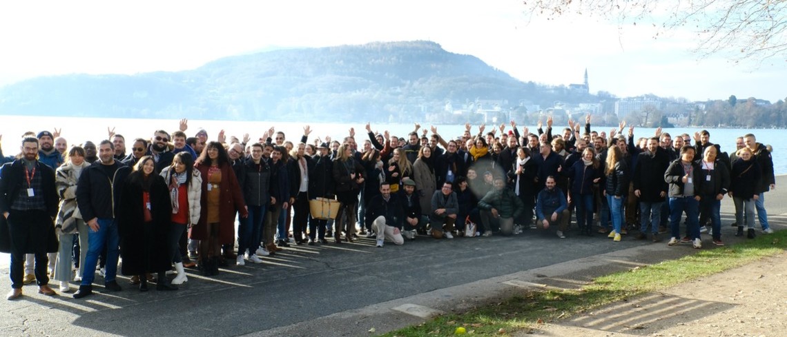 Les JA réunis au bord du lac d’Annecy. Les JA réunis au bord du lac d’Annecy.