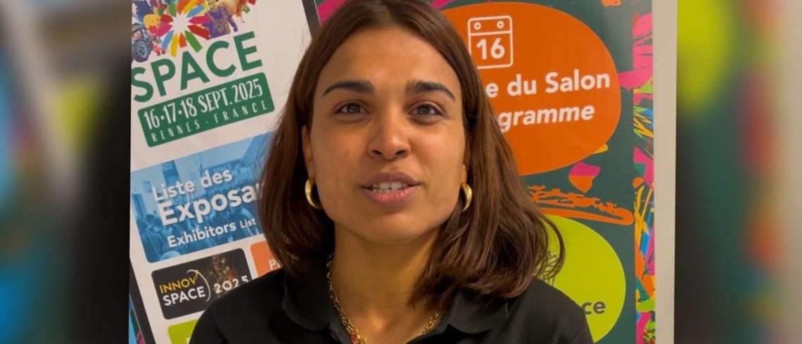 Élodie Guillotel, 26 ans gère, avec sa mère, une exploitation de 4 200 lapines.