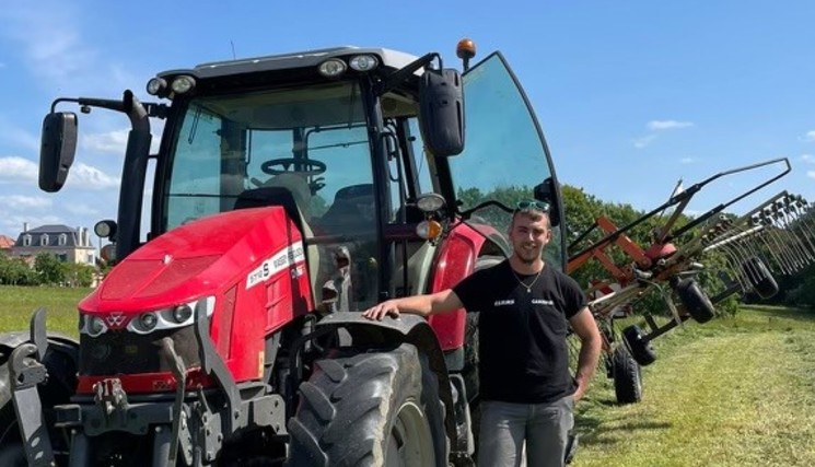 Bastien Tarrade est passionné de mécanique agricole.