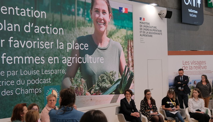 La ministre concrétise l’engagement de faciliter l'installation des cheffes d’exploitation.