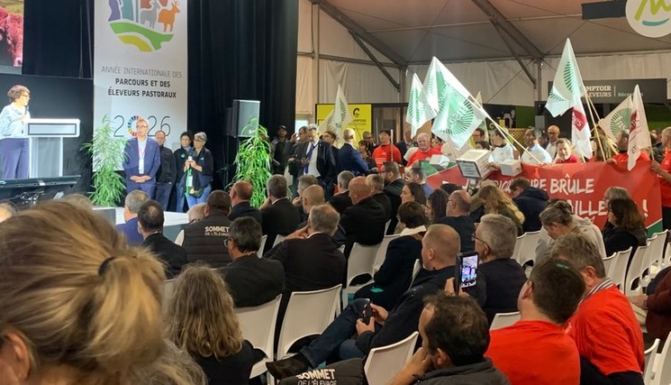  La ministre de l'Agriculture Annie Genevard a annoncé jeudi en Auvergne de nouvelles mesures pour les agriculteurs frappés par la sécheresse, avec des prêts à taux zéro pour renflouer les trésoreries, une demande de la FNSEA qui dépendra en grande partie de l'adoption du budget.