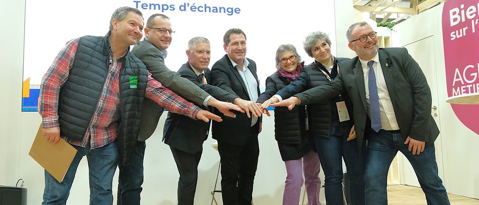Alliance entre , Anefa, Apecita, Ocapiat et Vivéa, structures en charge de l’emploi et/ou de la formation.