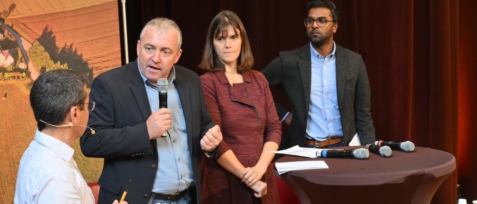 De gauche à droite : Patrick Benezit, vice président d'Interbev, Stéphanie Kpenou responsable du plaidoyer de l'institut Veblen et Thomas Uthayakamar, directeur des programmes de la FNH (c) interbev