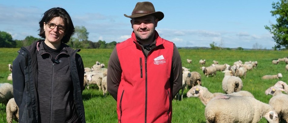 Delphine (à gauche) et Fabien Prunet (à droite) ont concrétisé leur projet d'installation en tant qu'associés d'une exploitation agricole à Parcoul, en Dordogne, depuis la fin de l'année 2022. 
