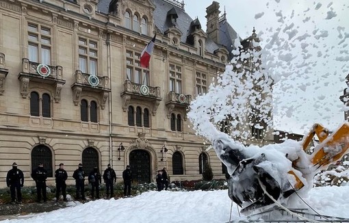 Après plus de 300 panneaux retournés, JA lave plus "blanc que blanc".