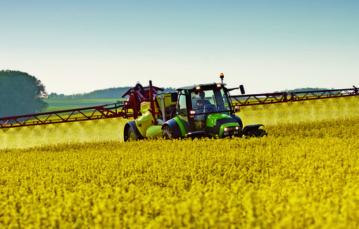 Loi d’urgence agricole : accord parlementaire pour favoriser la réintroduction de pesticides interdits et le stockage de l’eau.