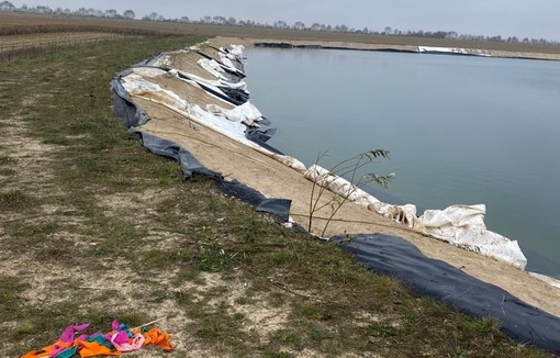 La bâche et le géotextile de la réserve de Cram-Chaban ont été coupés.