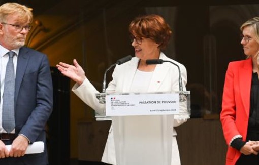 Annie Genevard (au centre) lors de la passation avec Marc Fesneau le 23 septembre. 