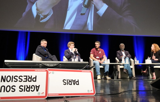 Les intervenants à la table ronde. 