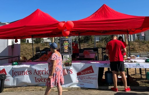 Stand de restauration tenu par les JA38, alimentation 100% local !