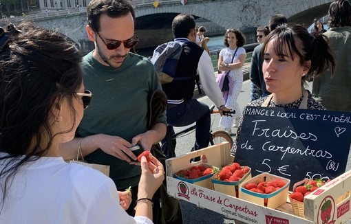 Les fraises de Carpentras ont débarqué sur les quais de Seine !