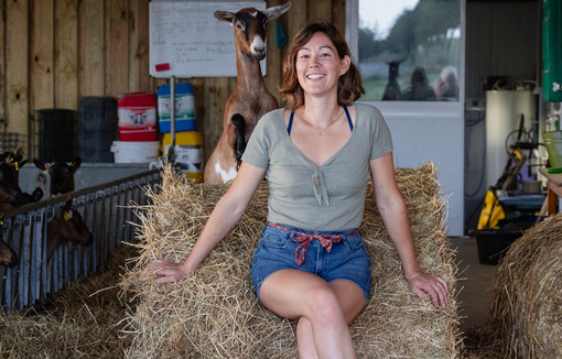 Marlène Thibault, installée à Conlie (72) en chèvre bio, lauréate du prix à l'installation