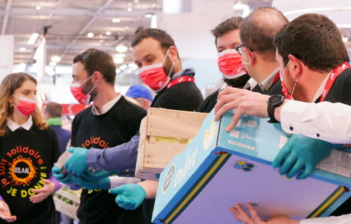 La solidarité des agriculteurs mise en lumière au SIA à travers une grande chaîne du don