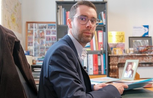Pierre Vallée dans son bureau à la mairie des Granges-le-Roi.