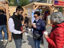 Durant trois jours, les JA ont pu échanger avec les consommateurs en leur faisant déguster leurs produits.