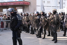 Les forces de l'ordre étaient déployés en nombre devant les grilles du Salon de l'Agriculture. 