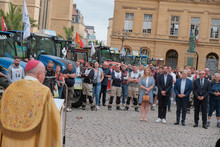 Bénédiction des tracteurs sur le parvis de la cathédrale de Metz_5.