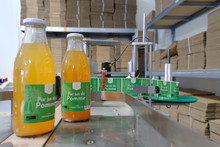 Il achète 60 à 100 tonnes des pommes par année.