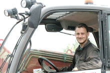 Louis Boutrois dans son tracteur.