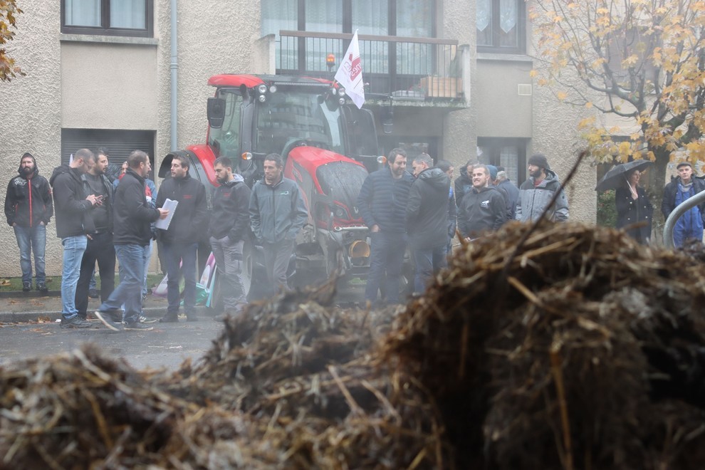 Jeunes Agriculteurs dans la rue. 