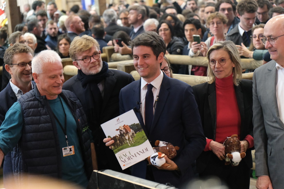 Gabriel Attal entouré de Marc Fesneau, ministre de l'Agriculture, Agnès Pannier-Runacher, ministre déléguée à l'agriculture et Jean-Luc Poulain président du SIA. Gabriel Attal entouré de Marc Fesneau, ministre de l'Agriculture, Agnès Pannier-Runacher, ministre déléguée à l'agriculture et Jean-Luc Poulain président du SIA.