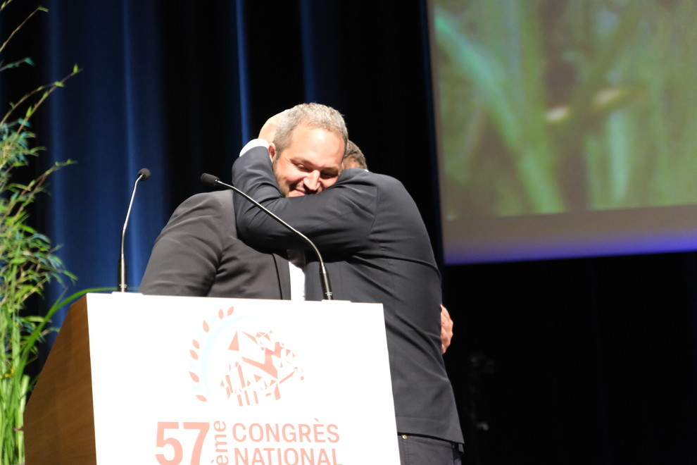 Moment d'émotion lors du discours de remerciement. Moment d'émotion lors du discours de remerciement.