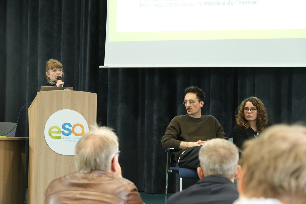 Caroline Leroux, Antoine Dain et Caroline Mazaud, chercheur et chercheuses en sociologie au LARESS, ont présenté les résultats de cette enquête. Caroline Leroux, Antoine Dain et Caroline Mazaud, chercheur et chercheuses en sociologie au LARESS, ont présenté les résultats de cette enquête.