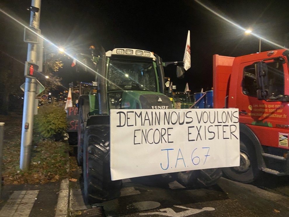 Blocage du pont de l'Europe à Strasbourg reliant la France à l'Allemagne. (c)JA67 Blocage du pont de l'Europe à Strasbourg reliant la France à l'Allemagne. (c)JA67