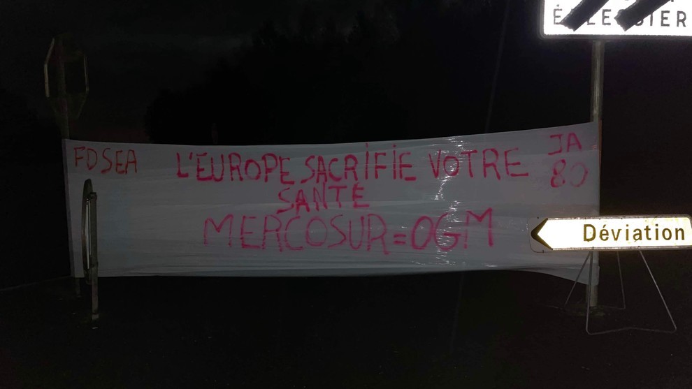 Action des jeunes agriculteurs de la Sommes menées dans la nuit du 18 au 19 novembre. (c)JA80 Action des jeunes agriculteurs de la Sommes menées dans la nuit du 18 au 19 novembre. (c)JA80